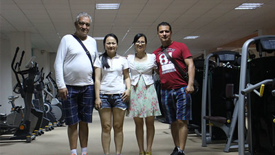 墨西哥客户进口抖奶视频APP免费下载商用健身器材