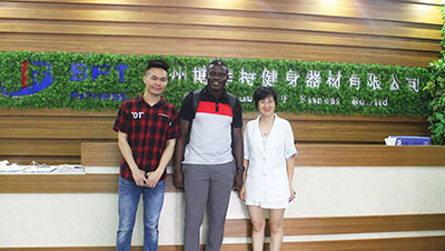 加纳老客户再次采购抖奶视频APP免费下载健身器材